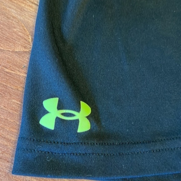 Under armour 2T shorts in black - Picture 2 of 5